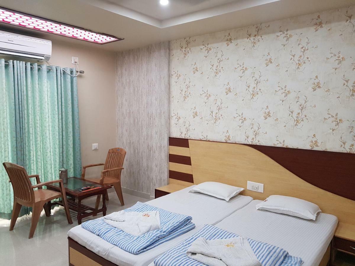 Hotel Lee Garden Пури Екстериор снимка