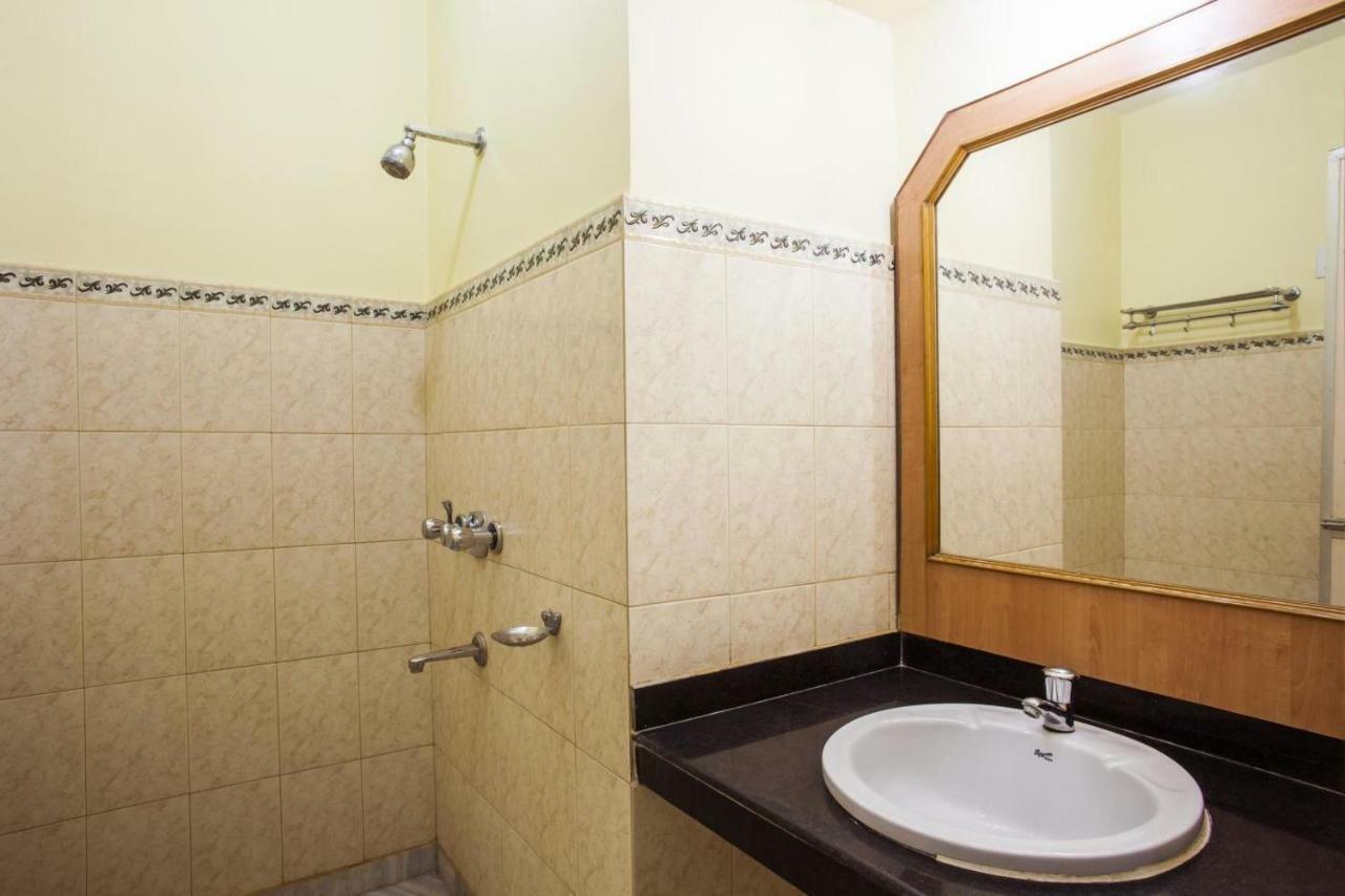 Hotel Lee Garden Пури Екстериор снимка