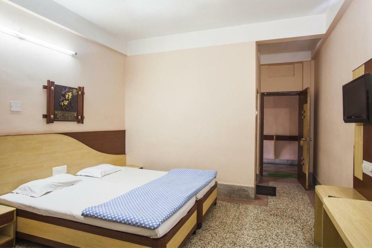 Hotel Lee Garden Пури Екстериор снимка