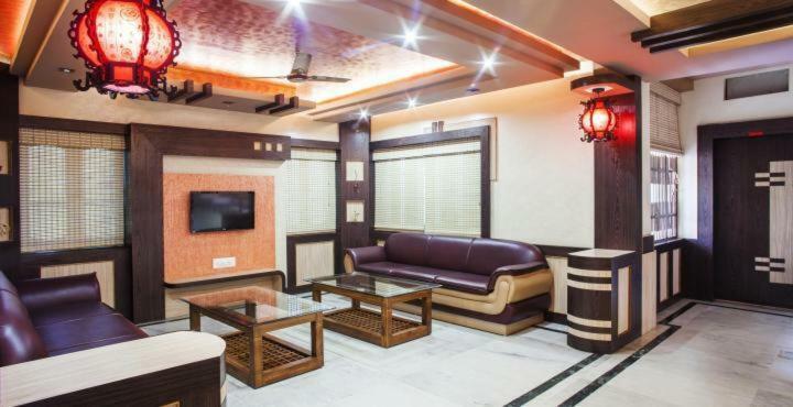 Hotel Lee Garden Пури Екстериор снимка
