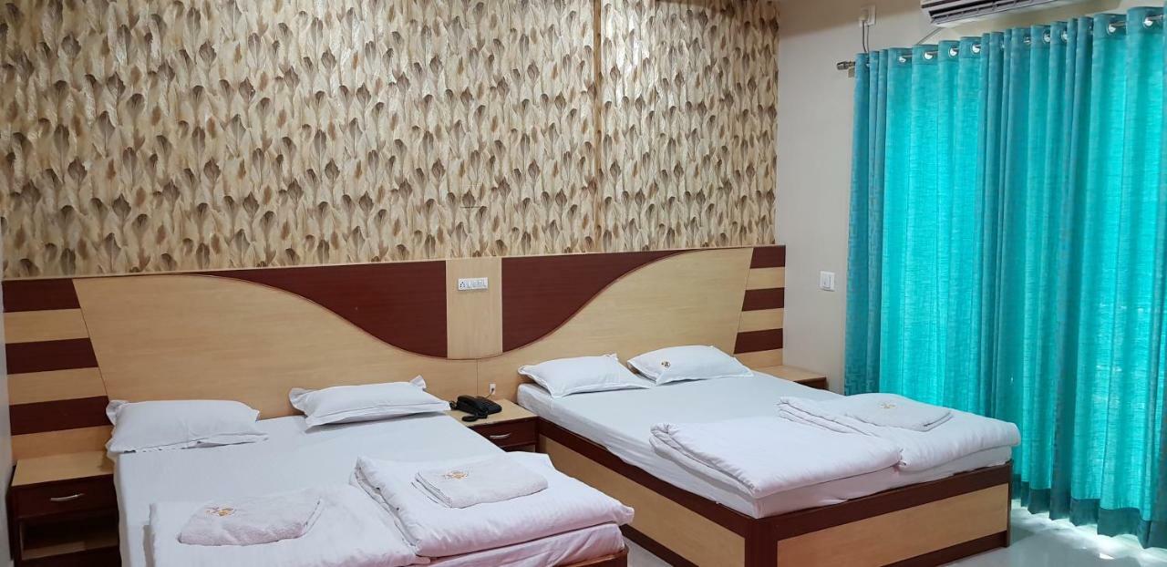 Hotel Lee Garden Пури Екстериор снимка